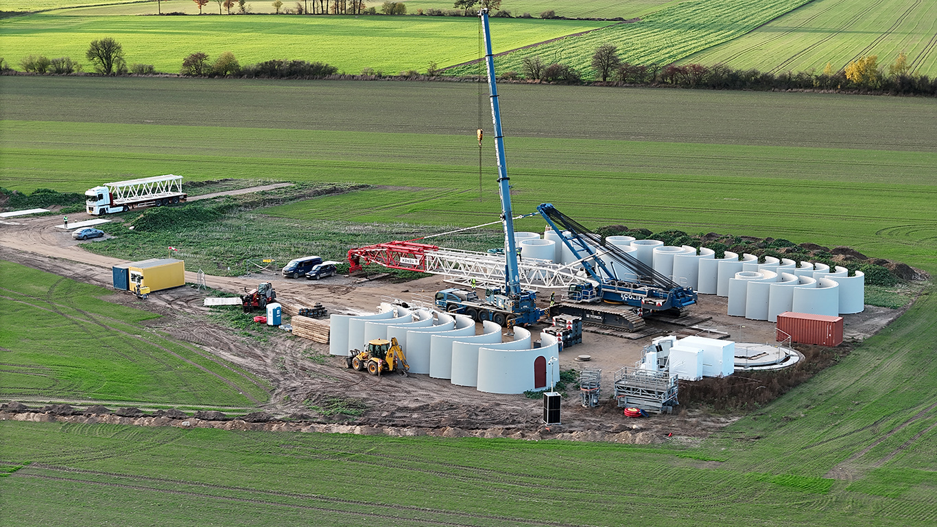 Budowa instalacji energetycznej z wykorzystaniem dźwigów i elementów infrastruktury gazowej na otwartym terenie